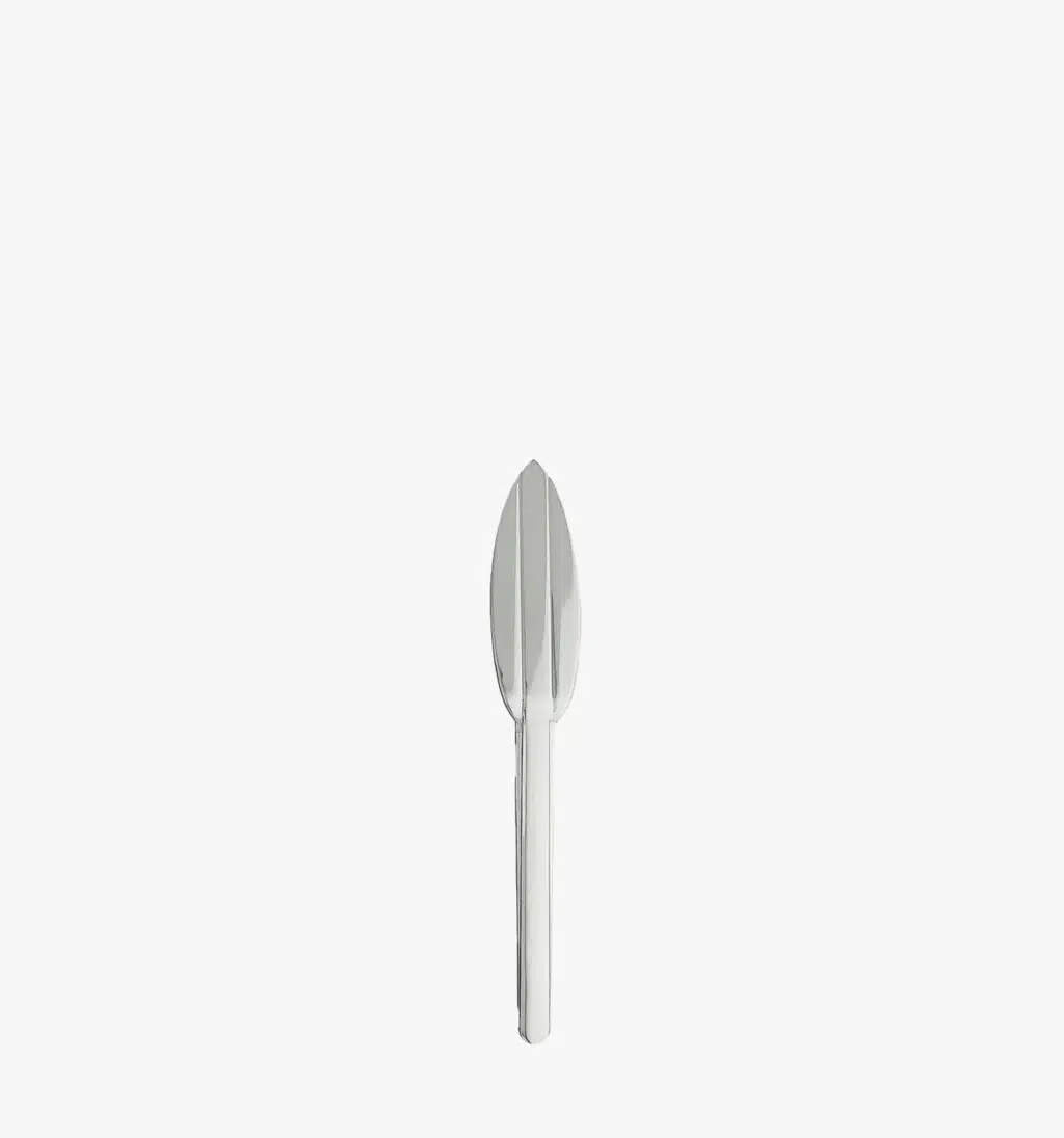 Fish knife in stainless steel from the Guéthary collection by Puiforcat on a light background.